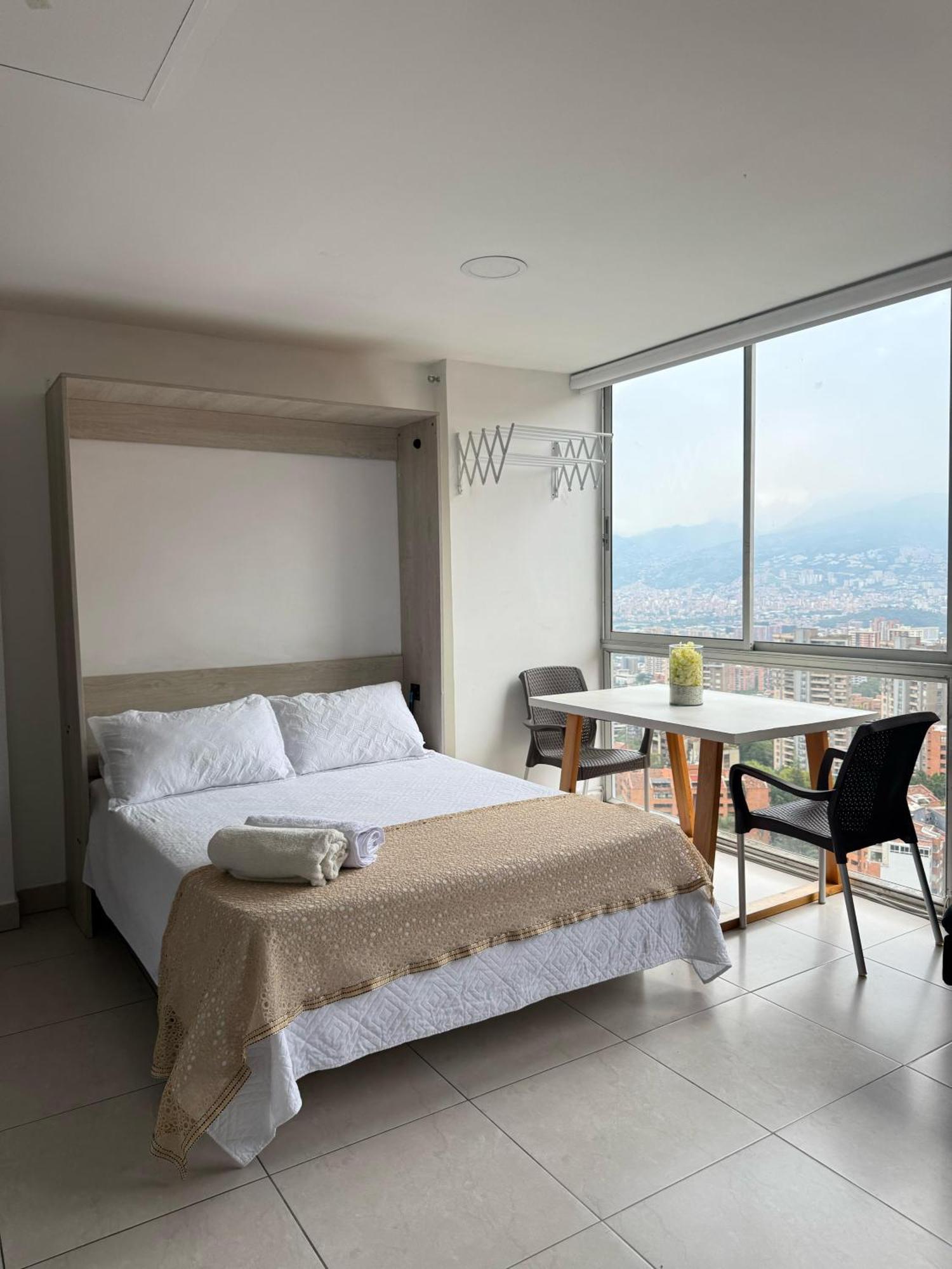Apto Familiar In Poblado Apartamento